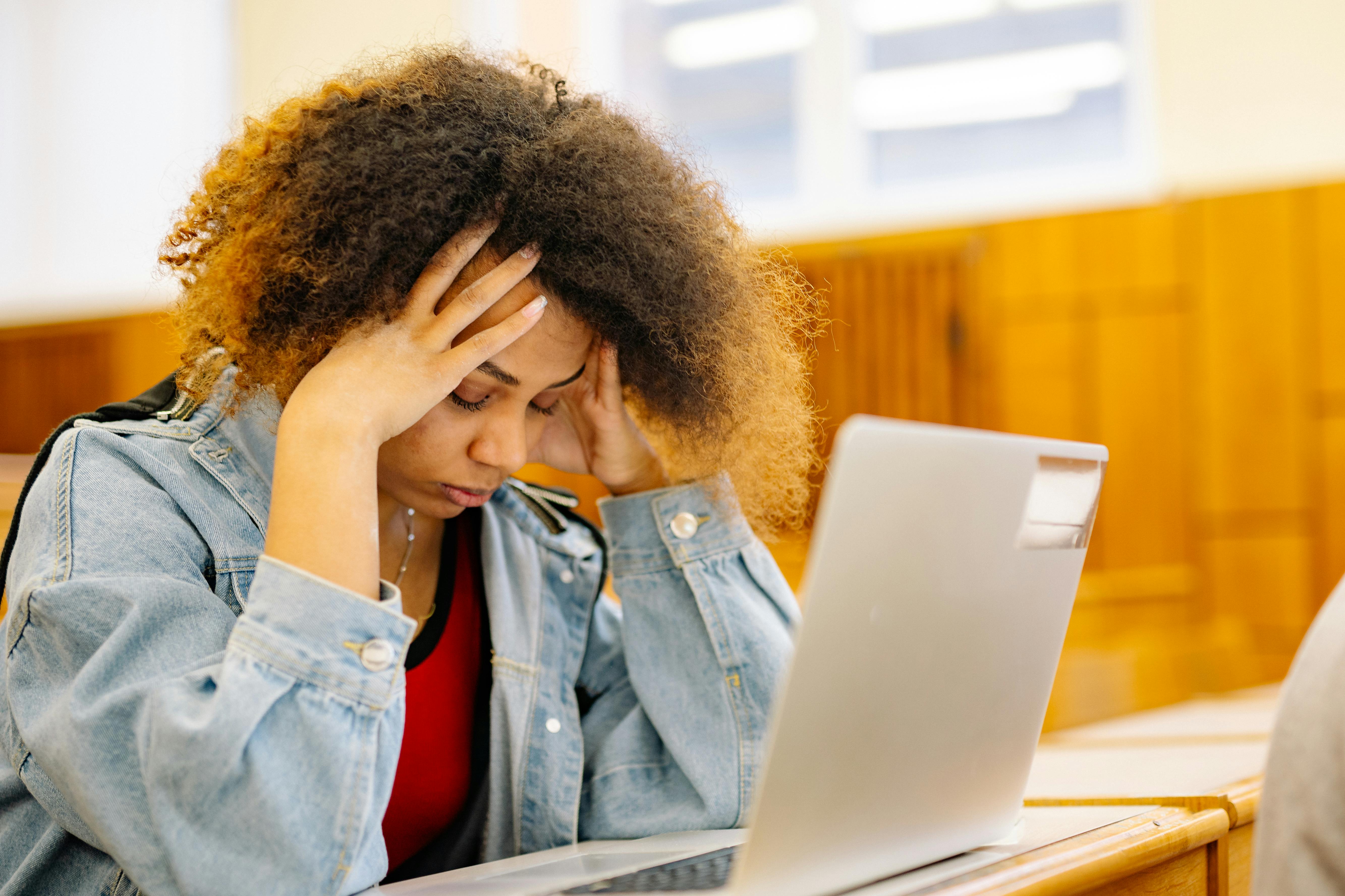 Reduce Digital Eye Strain at Work: 9 Proven Tips