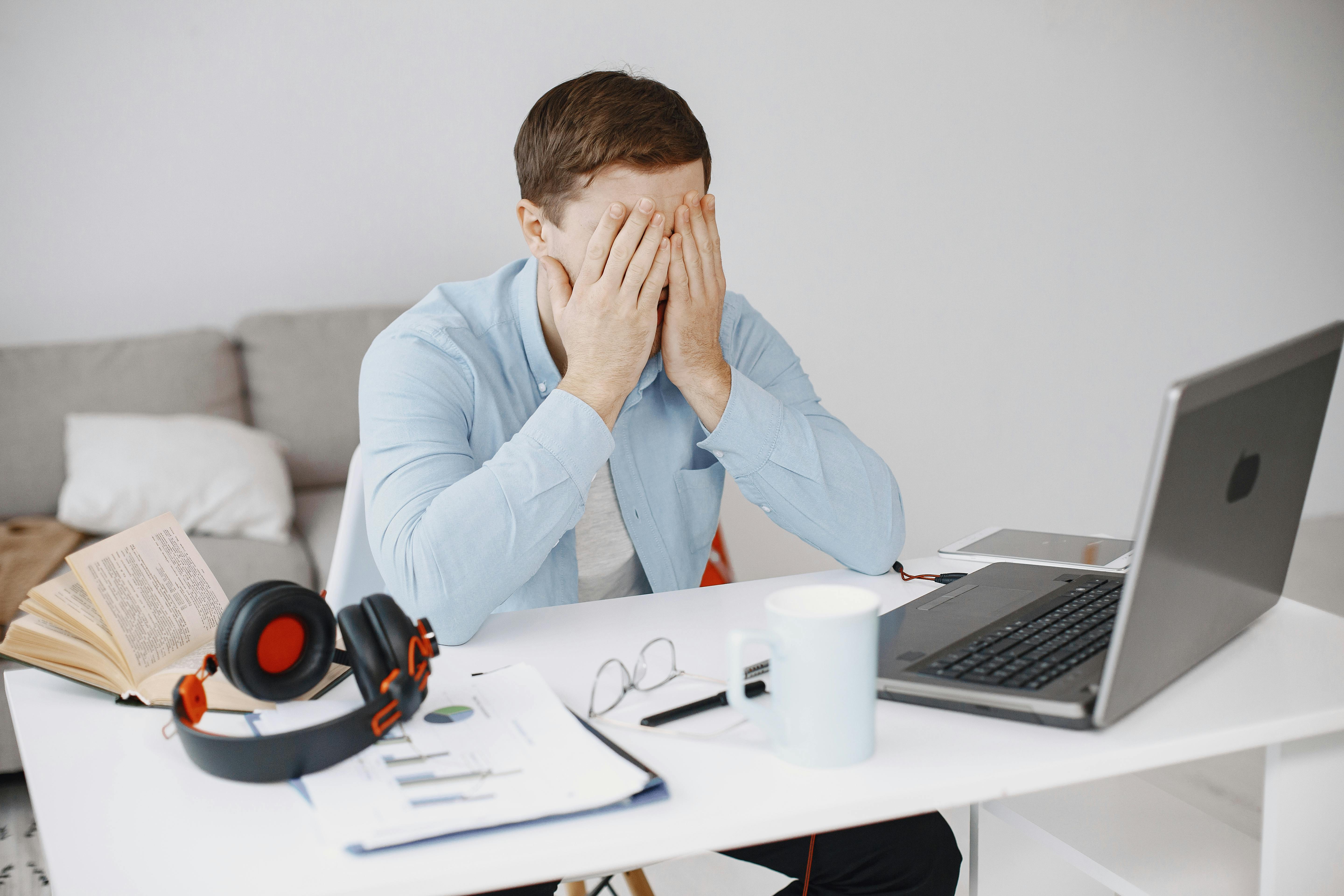 10 Simple Desk Setup Changes to Prevent Eye Fatigue
