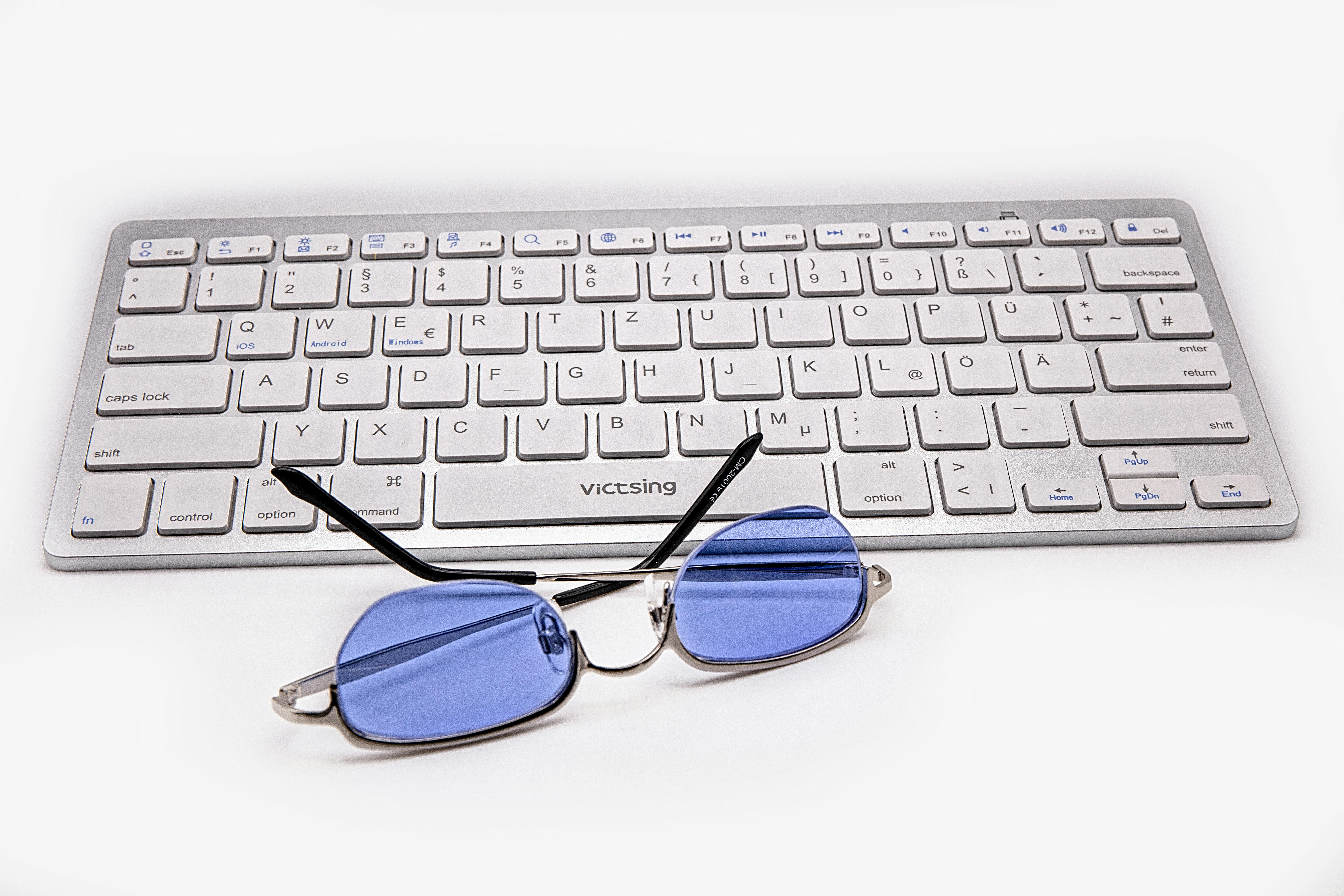 Are Blue Light Glasses Worth It? Pros, Cons & Evidence